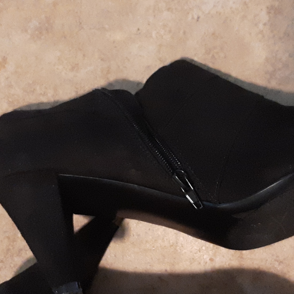 Heels - Picture 3 of 4